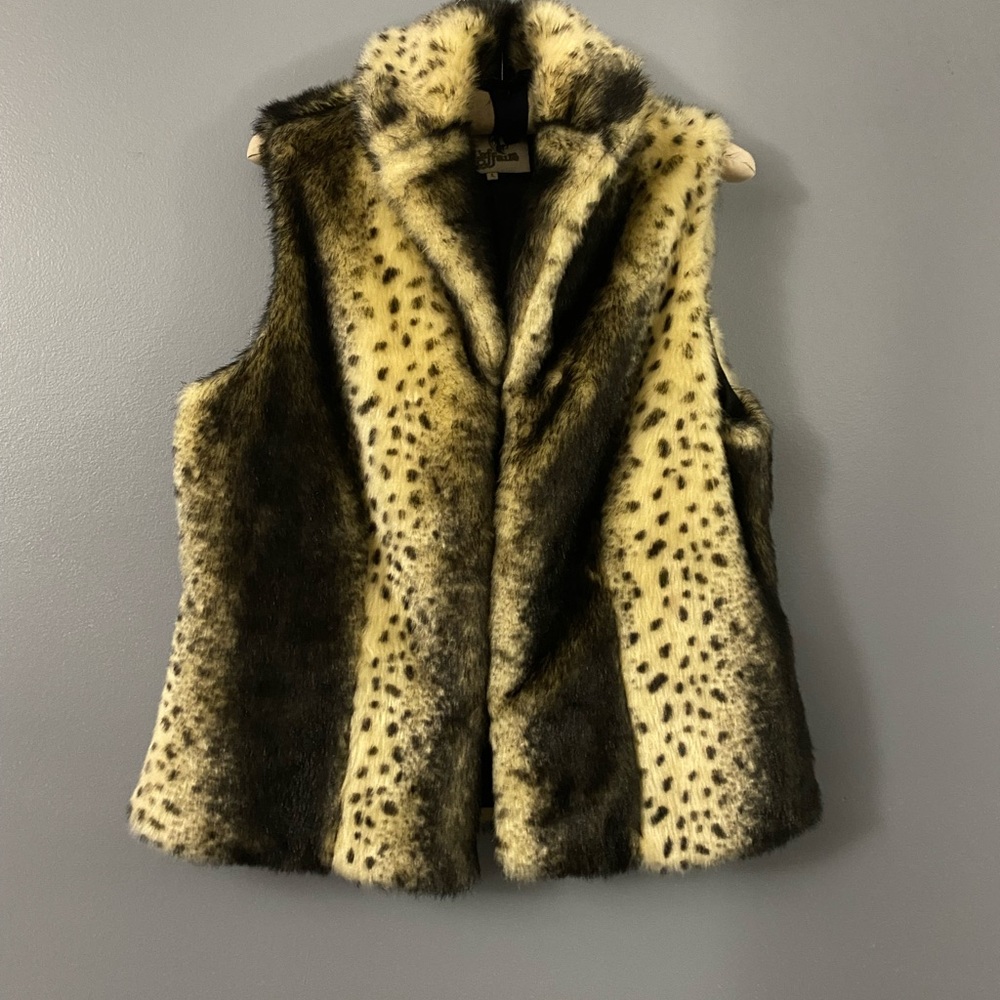 L’AFFAIRE FAUX FUR VEST